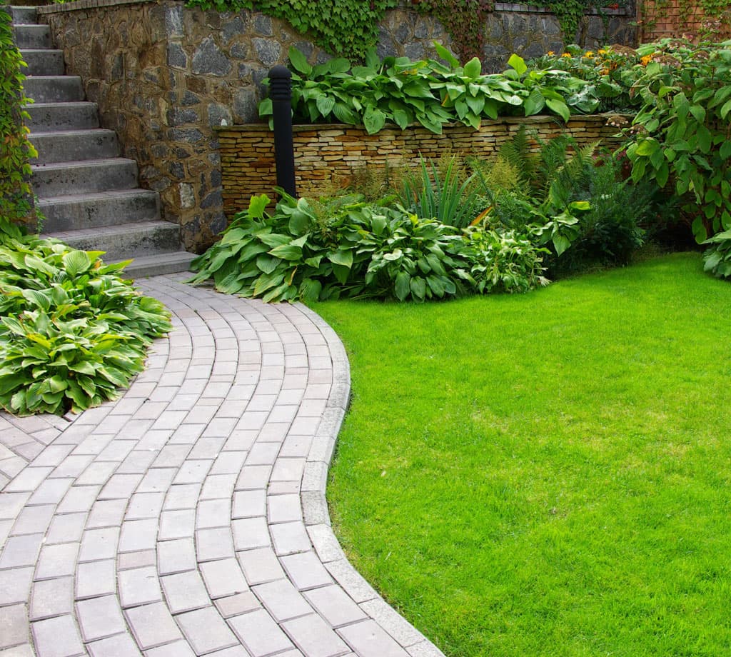 Poñer pavimento no exterior na Pobra do Caramiñal