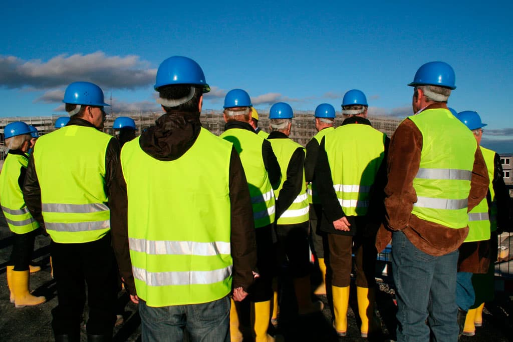 Personal cualificado en construcciones en A Pobra do Caramiñal